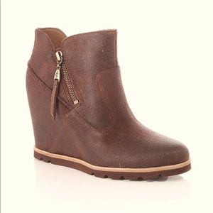 UGG MYRA LEATHER BOOTS